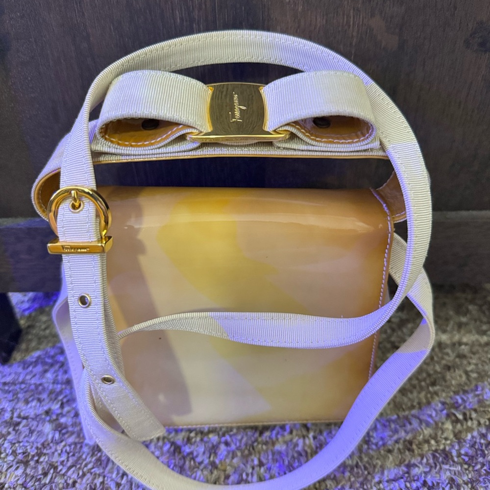 Ferragamo Elegant Cream and Gold Women's Bag/ crossbody bag